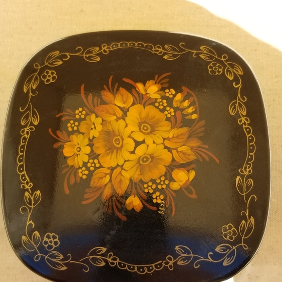 1121 Preowned Rare Handpainted Russian Jewelry Box - Picture 1 of 9